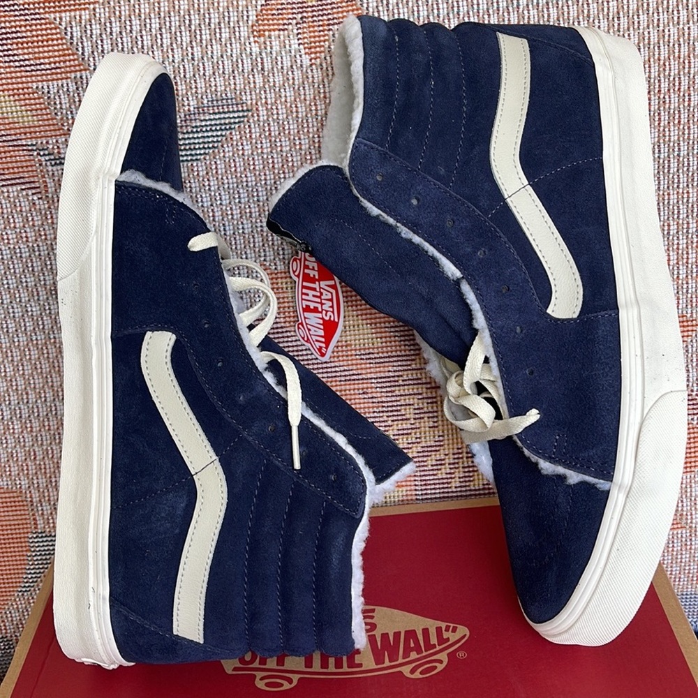 Vans Men’s Sk8-Hi
Cozy Hug Parisian Night
VN0005U9JDU
Sneakers - Picture 10 of 16